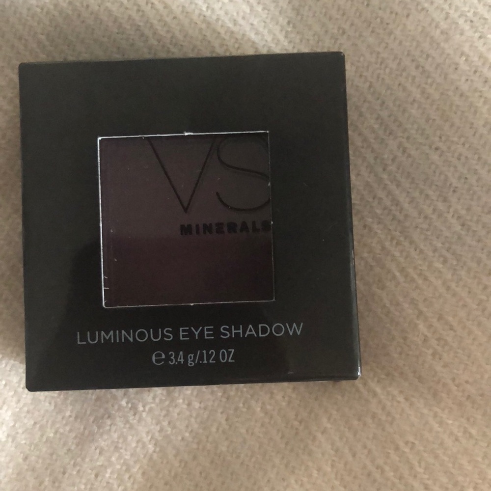 VS minerals luminous eyeshadow -Divine